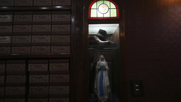 Toko Sepatu Terkenal: Rahasia Kesederhanaan Paus Fransiskus